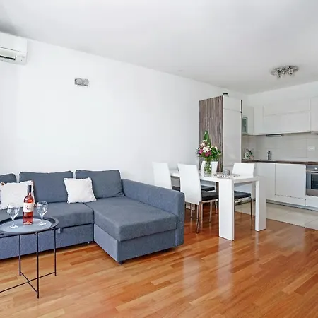 Seaview Apartment Blue Wave